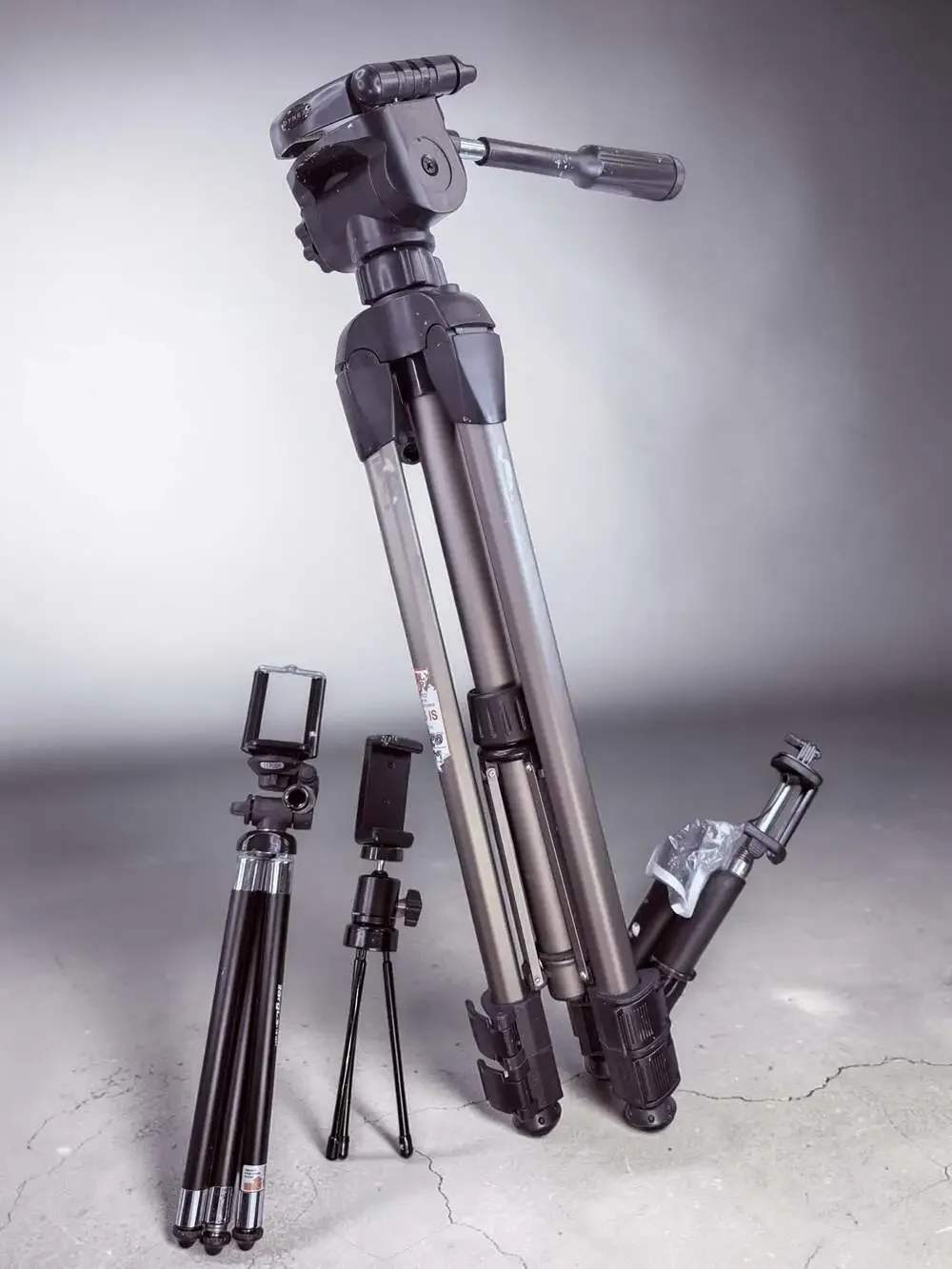 Dynex Camera Tripod Bundle with Targus TG-42TT Mini Tripod, Selfie Stick, and 3-